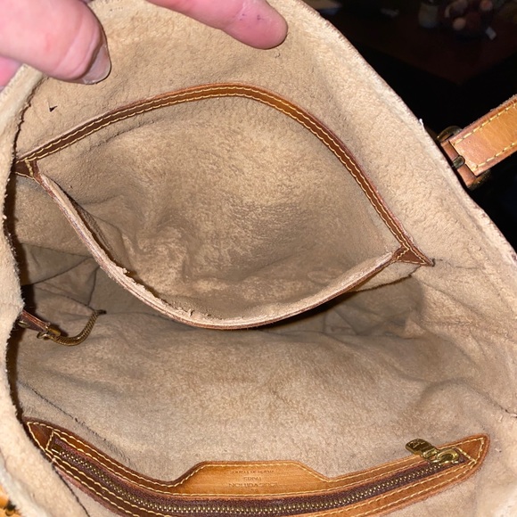 SOLD Louis Vuitton Bucket GM- Monogram - Picture 12 of 16